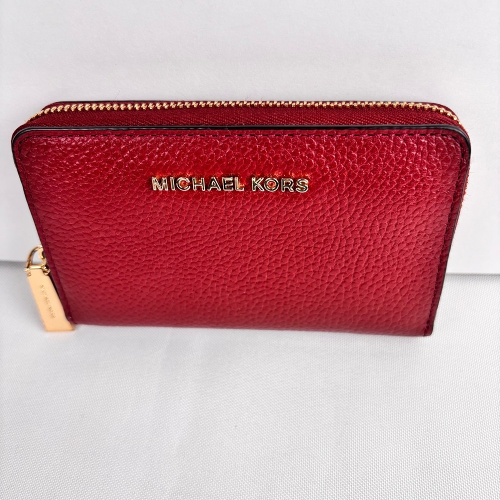 Michael Kors Jet Set Small Zip Around Card Case.